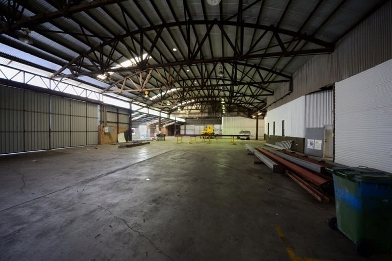 Click to view all images Unit 24B/283 Treasure Road Welshpool WA 6106 - Image 2