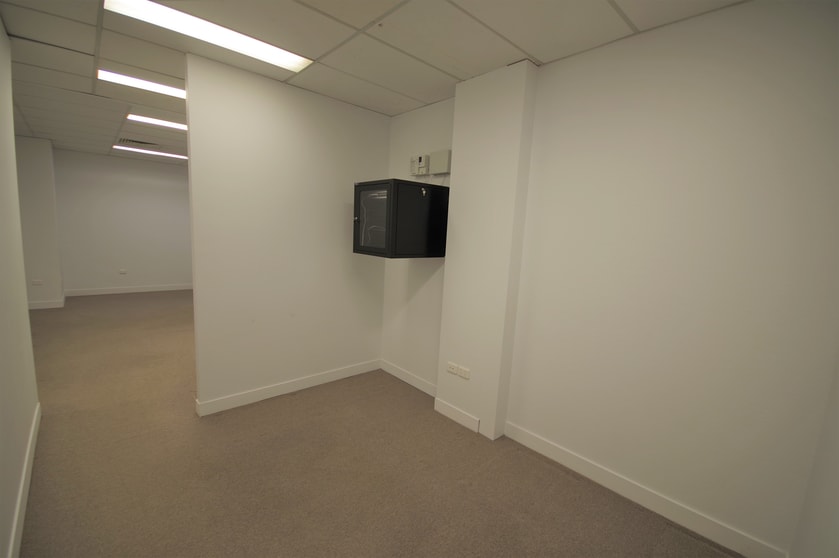 Click to view all images Suite 8 First Floor/134 Charters Towers Road Hermit Park QLD 4812 - Image 3
