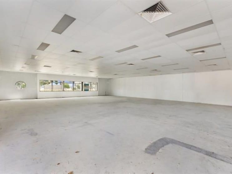 Click to view all images Suite 4/15 Attlee Street Currajong QLD 4812 - Image 2