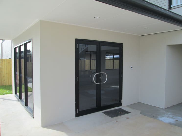 Click to view all images 25 Howe Street Cairns North QLD 4870 - Image 2
