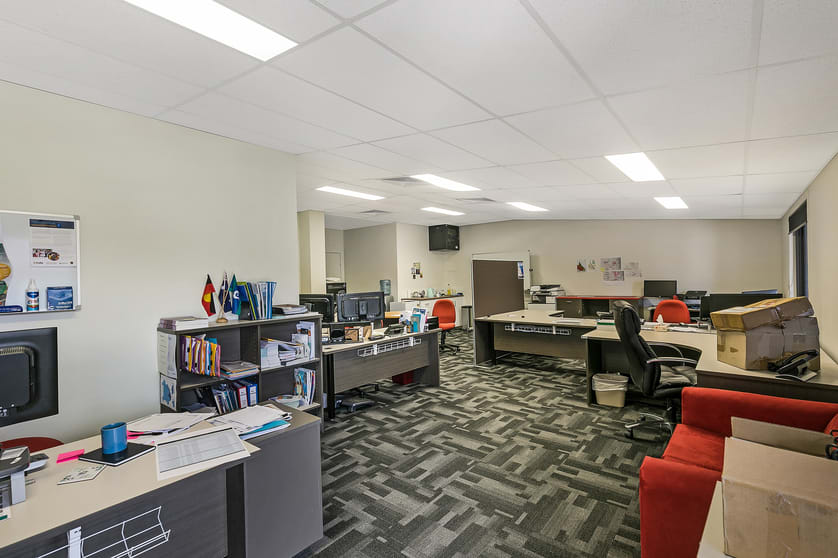 Click to view all images Suite 2, 145 Taylor Street Newtown QLD 4350 - Image 3