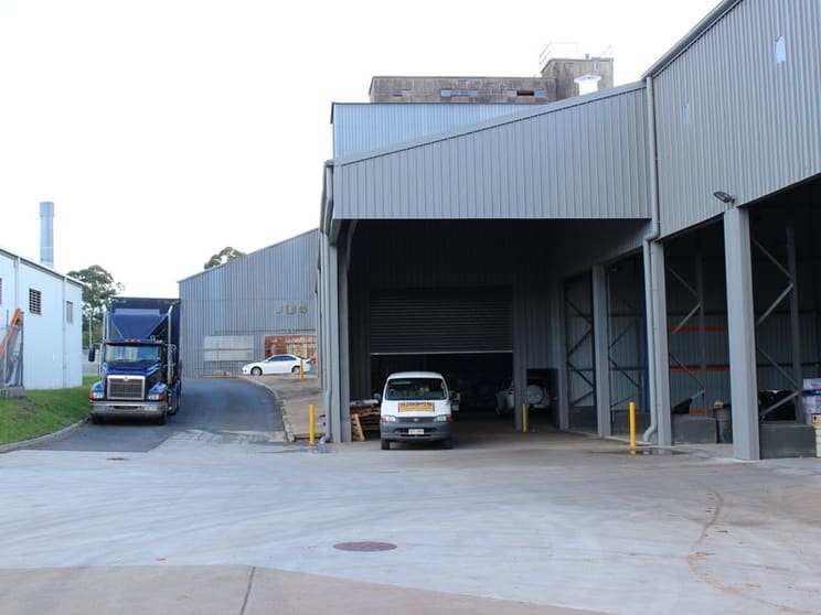 Click to view all images 11 Mort Street North Toowoomba QLD 4350 - Image 2