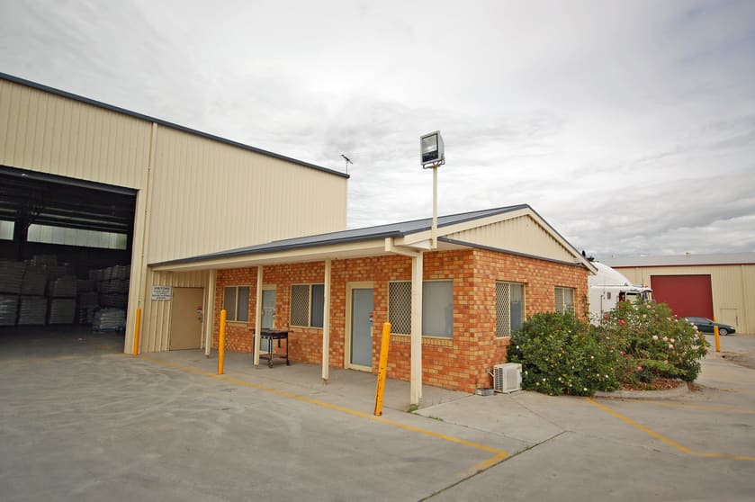 Click to view all images 2/1014 Nowra Street North Albury NSW 2640 - Image 2