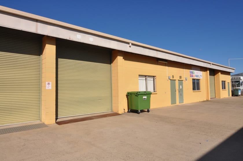 Click to view all images Unit 9, 62 Keane Street Currajong QLD 4812 - Image 1
