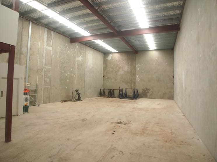 Click to view all images 2/92 McLaughlin Street Kawana QLD 4701 - Image 2