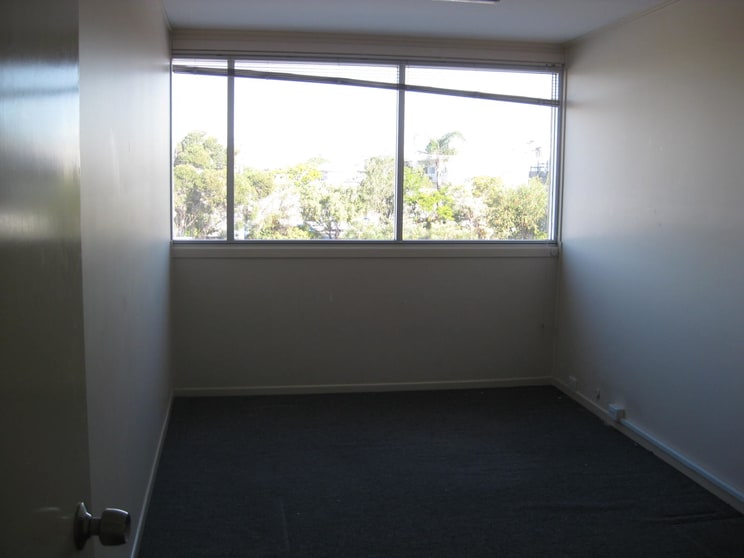 Click to view all images Strathpine QLD 4500 - Image 2
