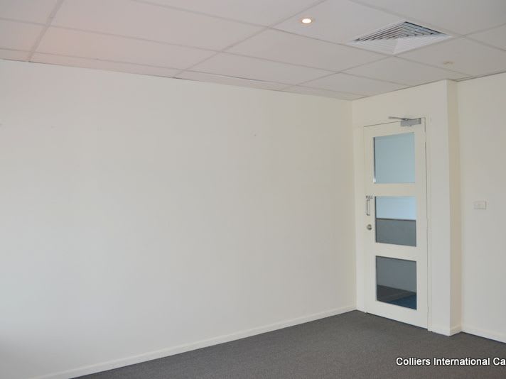 Click to view all images Suite 3, 242 Sheridan Street Cairns North QLD 4870 - Image 3