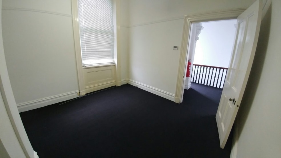 Click to view all images 1/281 Bay Street Brighton VIC 3186 - Image 3