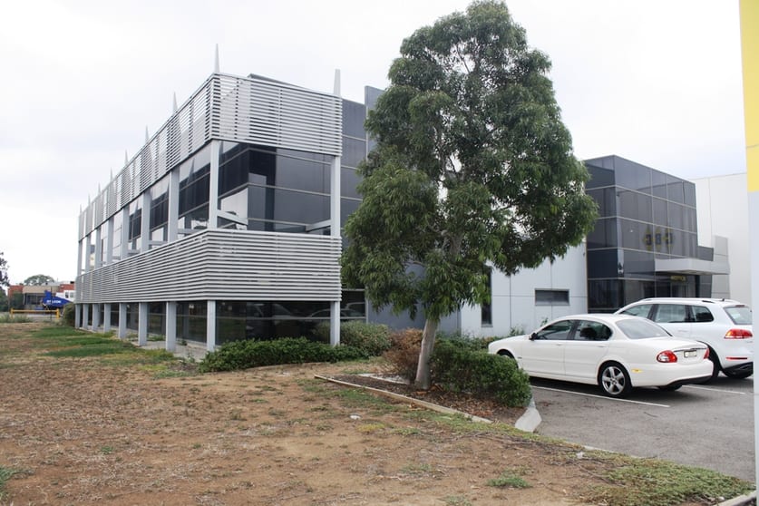 Click to view all images 174 Fairbairn Road Sunshine VIC 3020 - Image 2
