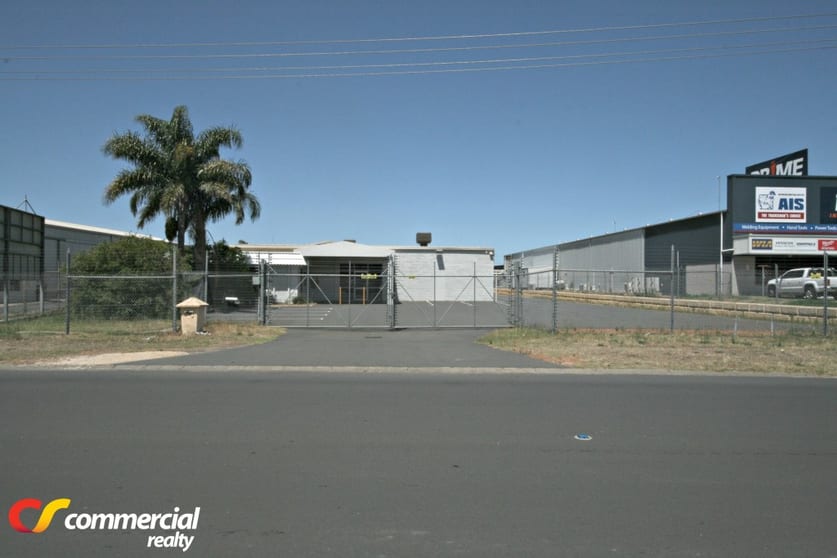 Click to view all images 7 Halifax Drive Davenport WA 6230 - Image 3