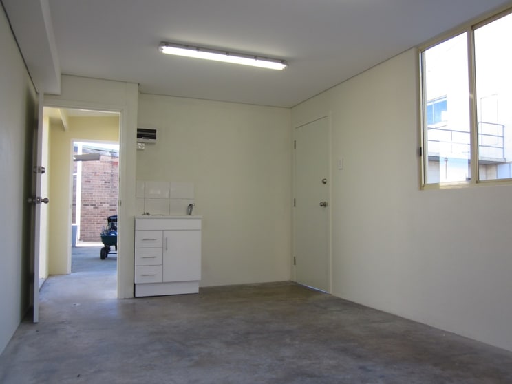 Click to view all images 4/11 Stanley Street Peakhurst NSW 2210 - Image 3