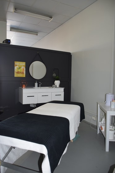 Click to view all images Shop 14/121 Lawes Street East Maitland NSW 2323 - Image 3