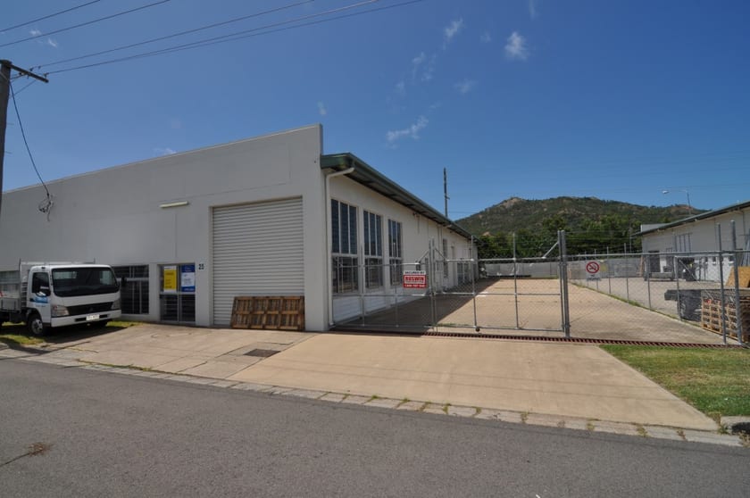 25 Yeatman Street Hyde Park QLD 4812 - Image 1
