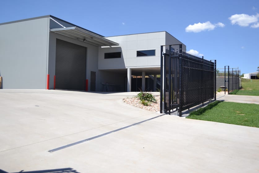 Click to view all images 2/5-7 Spalding Street Harristown QLD 4350 - Image 1