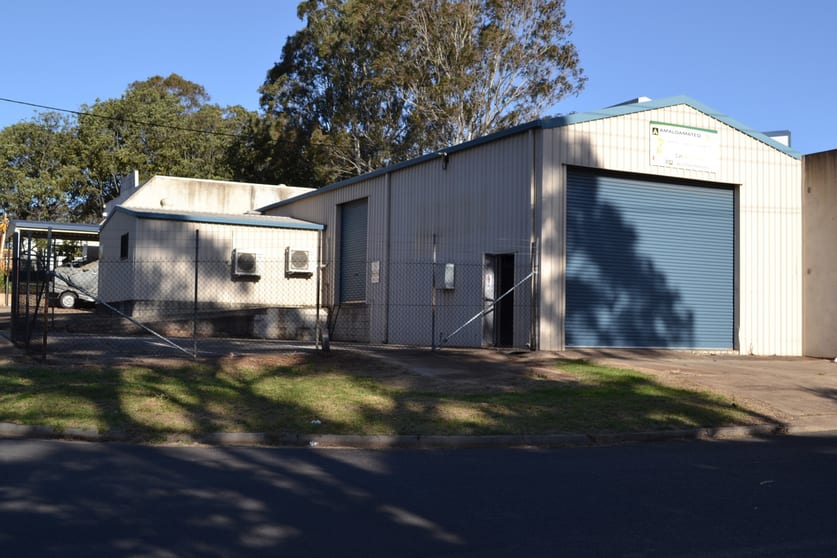 Click to view all images 196 Stephen Street Harristown QLD 4350 - Image 1