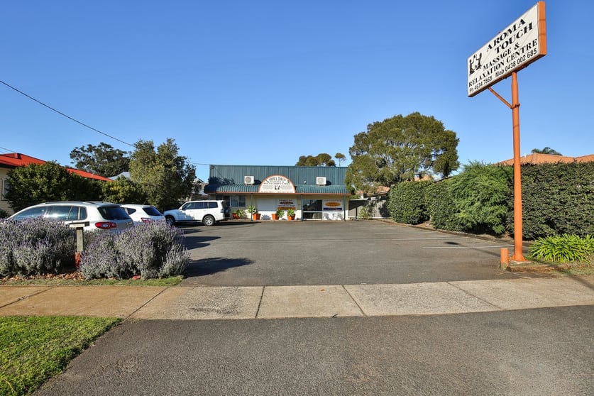 Click to view all images 220 Taylor Street Newtown QLD 4350 - Image 1