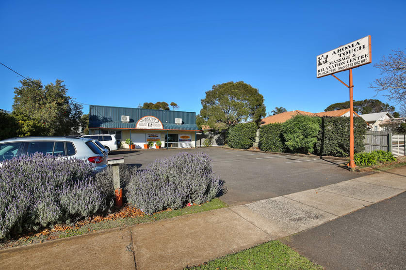 Click to view all images 220 Taylor Street Newtown QLD 4350 - Image 3