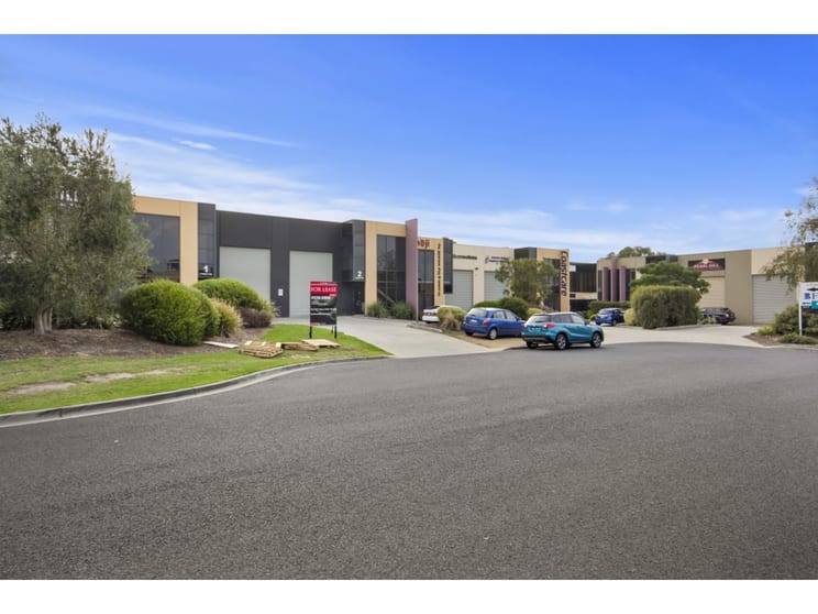 Click to view all images 1/3 Torca Terrace Mornington VIC 3931 - Image 3