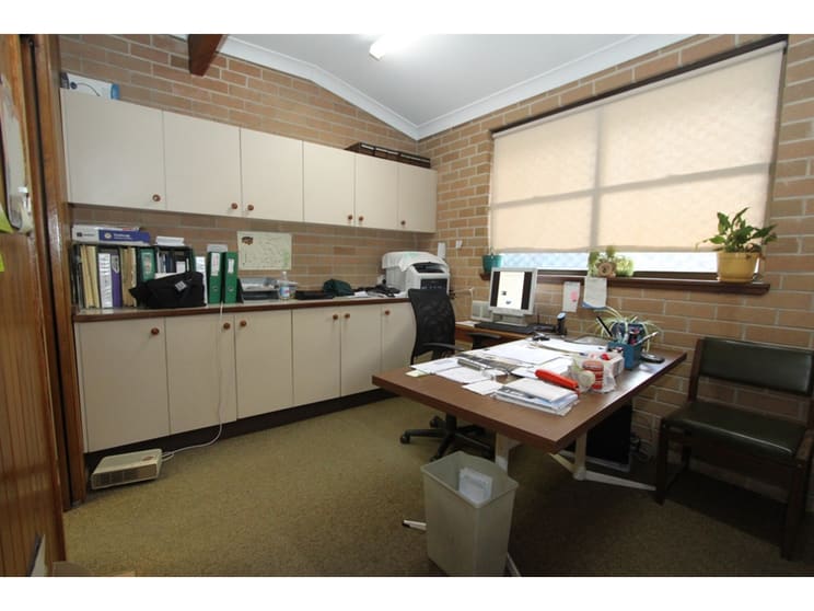 Click to view all images 187 Russell Street Bathurst NSW 2795 - Image 3
