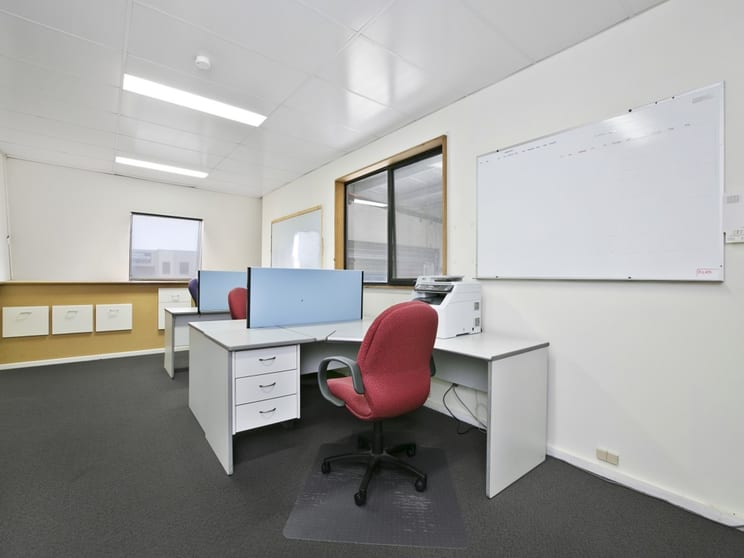 Click to view all images 1/8 Fuji Crescent Mornington VIC 3931 - Image 2