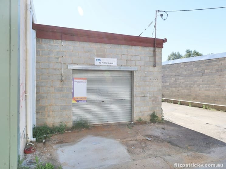 Click to view all images Rear 27 Baylis Street Wagga Wagga NSW 2650 - Image 3