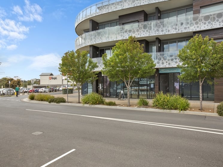 Click to view all images 4 Ross Street Mornington VIC 3931 - Image 2