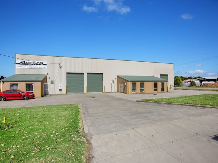 Click to view all images 2/1879 Frankston-Flinders Road Hastings VIC 3915 - Image 2