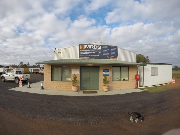 Click to view all images 33 Fields Street Pinjarra WA 6208 - Image 2