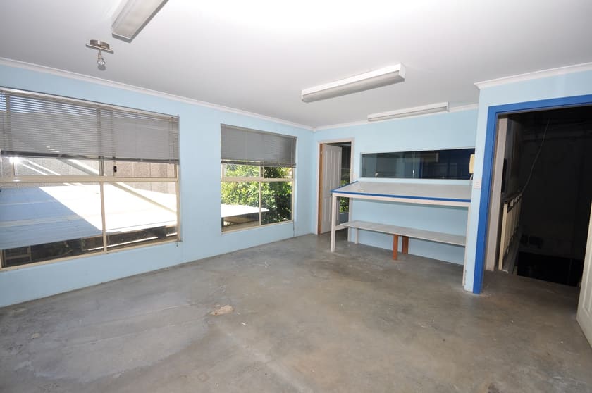 Click to view all images 2/433 Canterbury Road Campsie NSW 2194 - Image 3