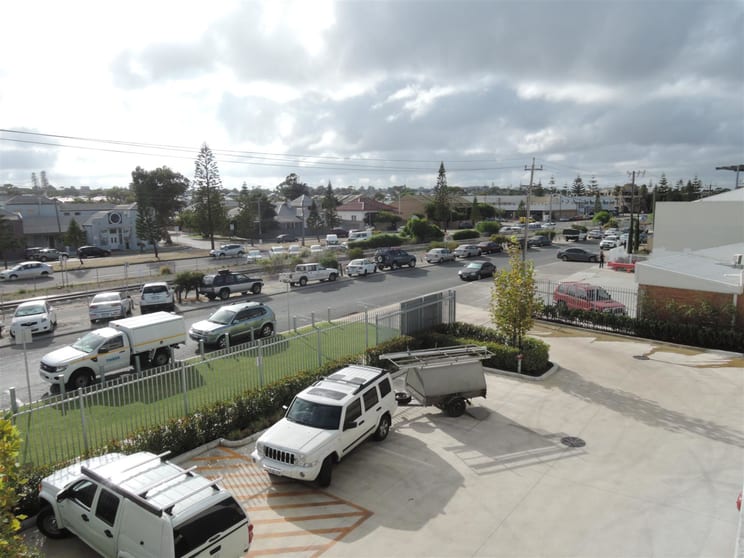 Click to view all images 4B Mews Road Fremantle WA 6160 - Image 3