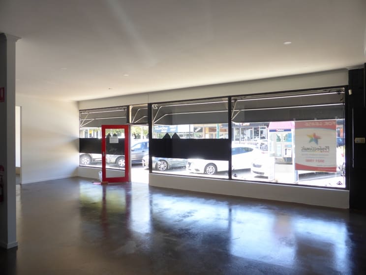 Click to view all images 27 Langtree Avenue Mildura VIC 3500 - Image 2