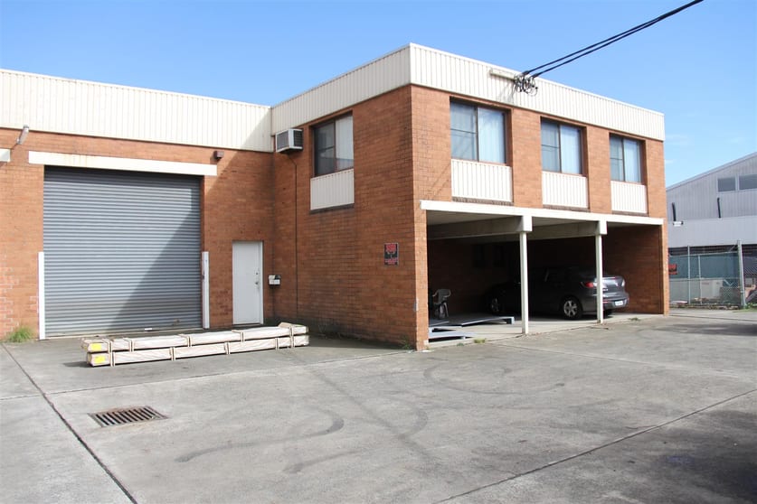 Click to view all images 2/5 Endeavour Road Caringbah NSW 2229 - Image 1
