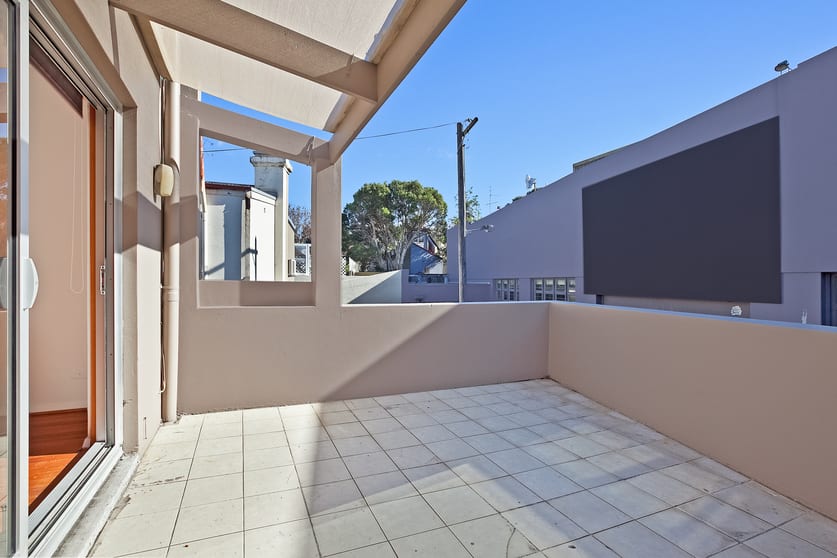 Click to view all images 3/2 Farnell Street Surry Hills NSW 2010 - Image 1