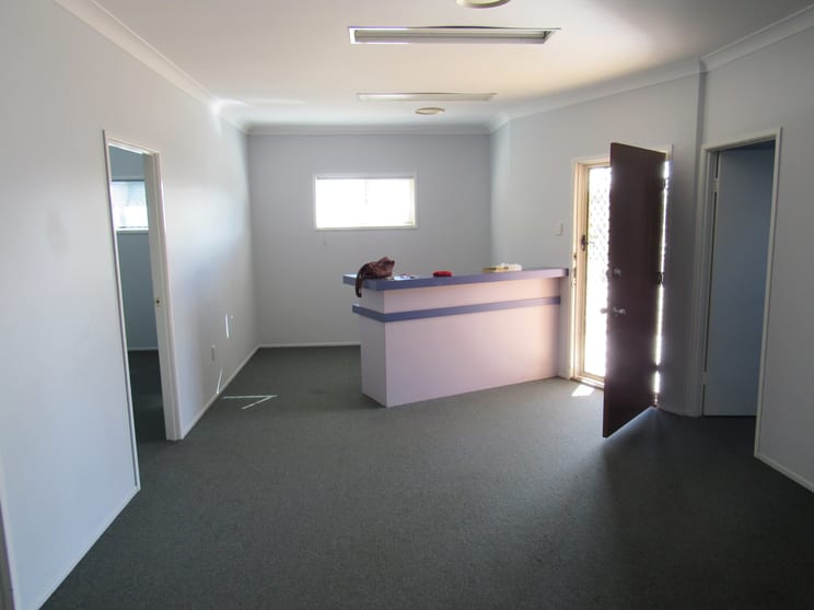 Click to view all images 85 Drayton Street Nanango QLD 4615 - Image 3