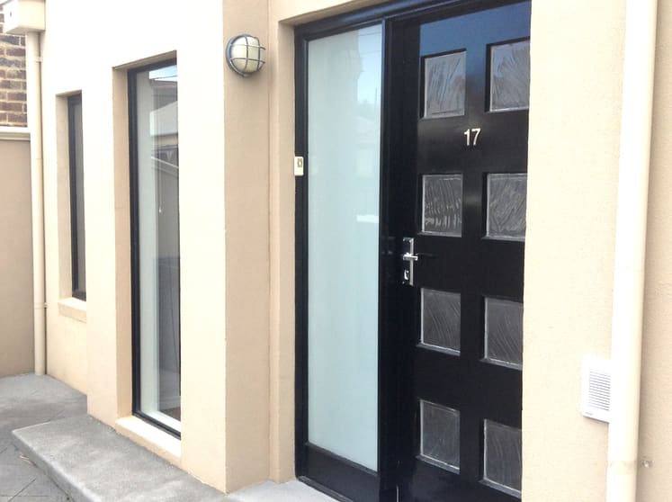 Click to view all images 17 Earl Street Windsor VIC 3181 - Image 2