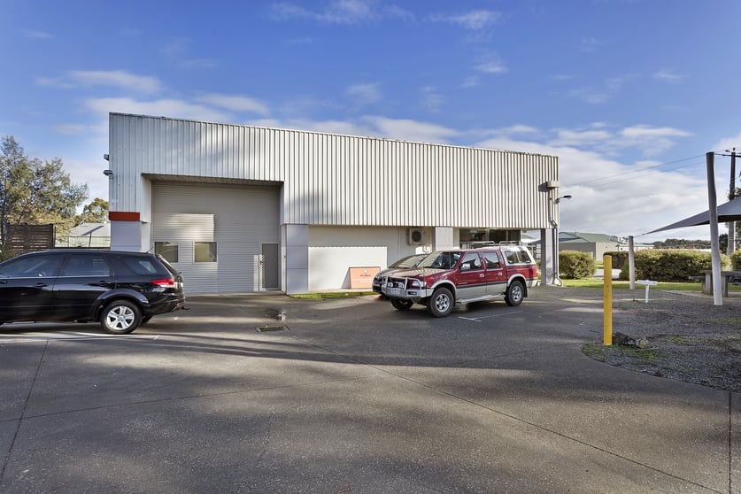Click to view all images 2/12 Moorefield Park Drive Wodonga VIC 3690 - Image 2