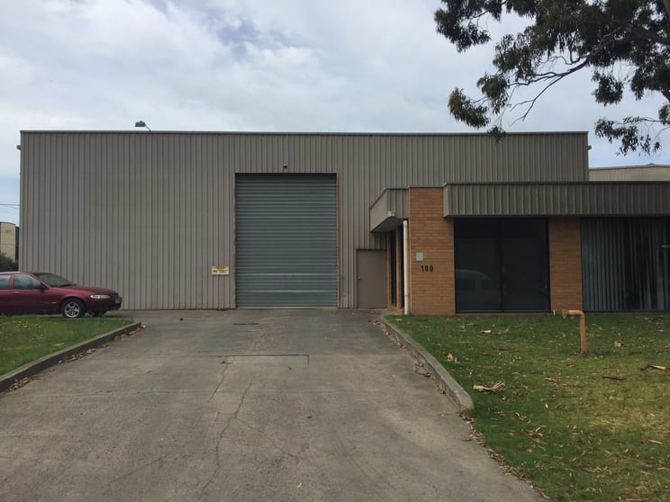 Click to view all images 100 Malcolm Road Braeside VIC 3195 - Image 3