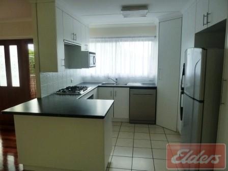 Click to view all images Camp Hill QLD 4152 - Image 2