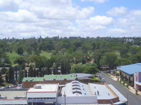 Click to view all images 4a/10 Russell Street Toowoomba City QLD 4350 - Image 2