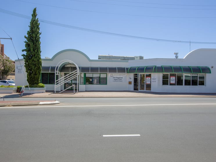 Click to view all images 8a Spencer Street Bunbury WA 6230 - Image 2