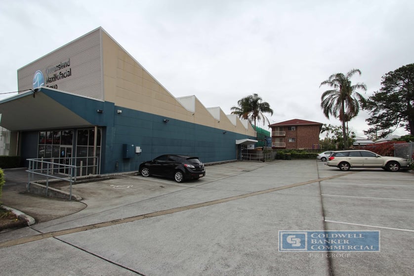 Click to view all images 8 Vine Street Greenslopes QLD 4120 - Image 2