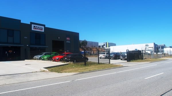 Click to view all images 2/104 Wedgewood Road Hallam VIC 3803 - Image 3