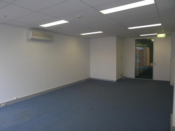 Click to view all images 215/204 Dryburgh Street North Melbourne VIC 3051 - Image 3