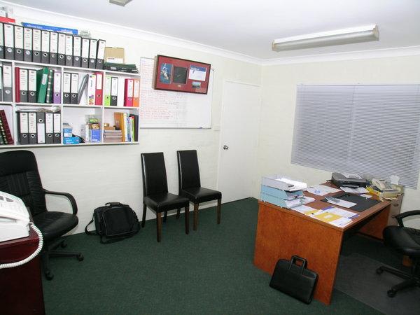 Click to view all images Bennetts Green NSW 2290 - Image 3