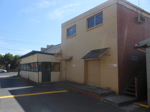 Click to view all images 4 Coora Road Oakleigh South VIC 3167 - Image 3