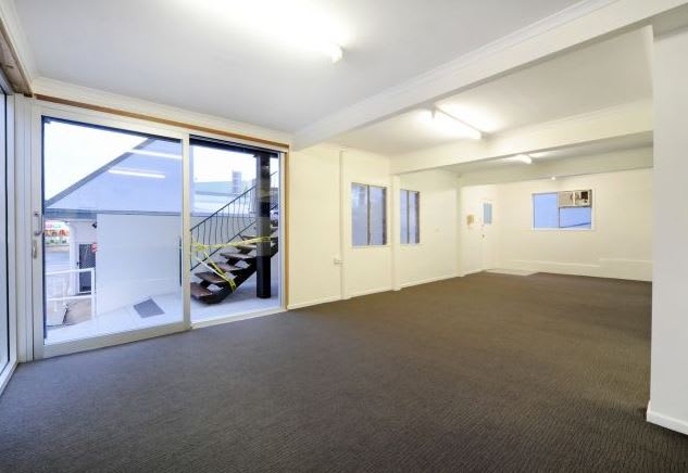 Click to view all images 7 / 390 Shute Harbour Road Airlie Beach QLD 4802 - Image 3