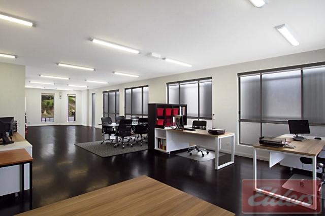 Click to view all images 2/122 Lytton Road Bulimba QLD 4171 - Image 2