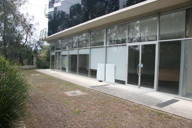 Click to view all images 4/2-4 Northumberland Drive Caringbah NSW 2229 - Image 3