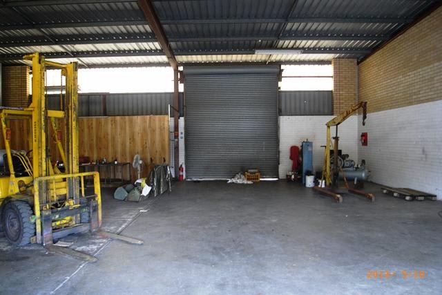 Click to view all images 4/5 Dampier Road Welshpool WA 6106 - Image 2