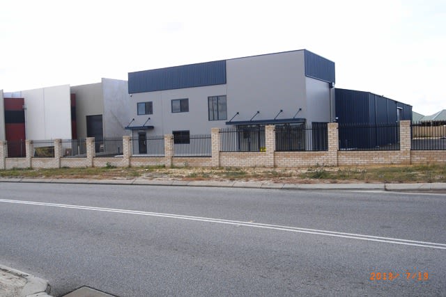Click to view all images 3 Aurora Entrance High Wycombe WA 6057 - Image 1
